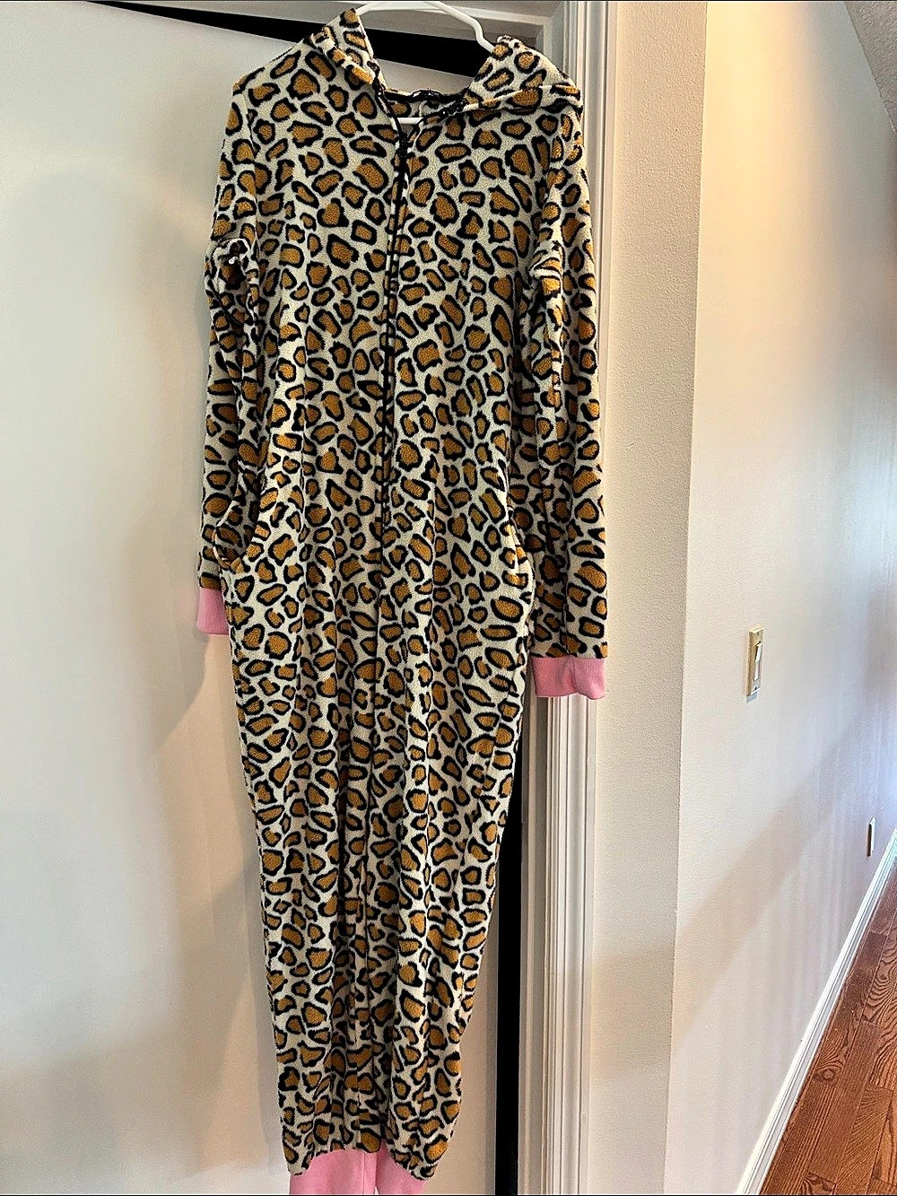 #followme # Leopard Print Hooded Pajama Jumpsuit Size Medium